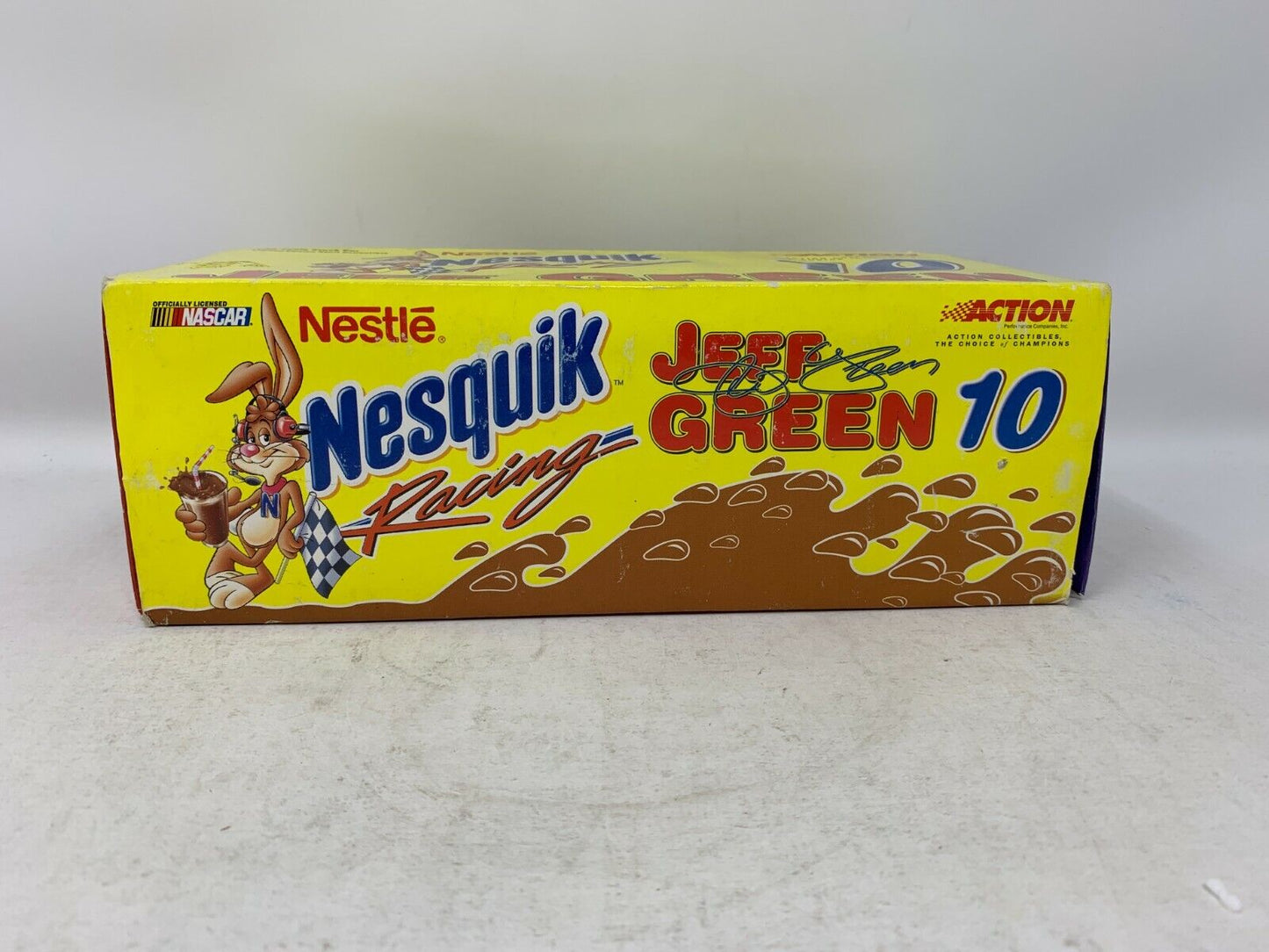 Action Nascar #10 Jeff Green Nestle Nesquik 2001 Ford Taurus 1:24 Diecast