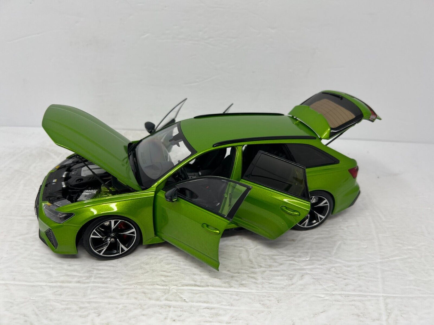 Kiloworks 2020 Audi RS6 Avant C8 Special Edition Java Green 1:18 Diecast