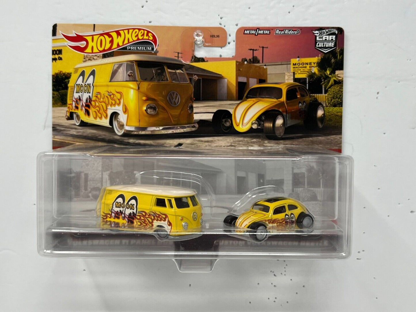 Hot Wheels Premium Volkswagen T1 Panel Bus Custom Volkswagen Beetle 1:64 Diecast