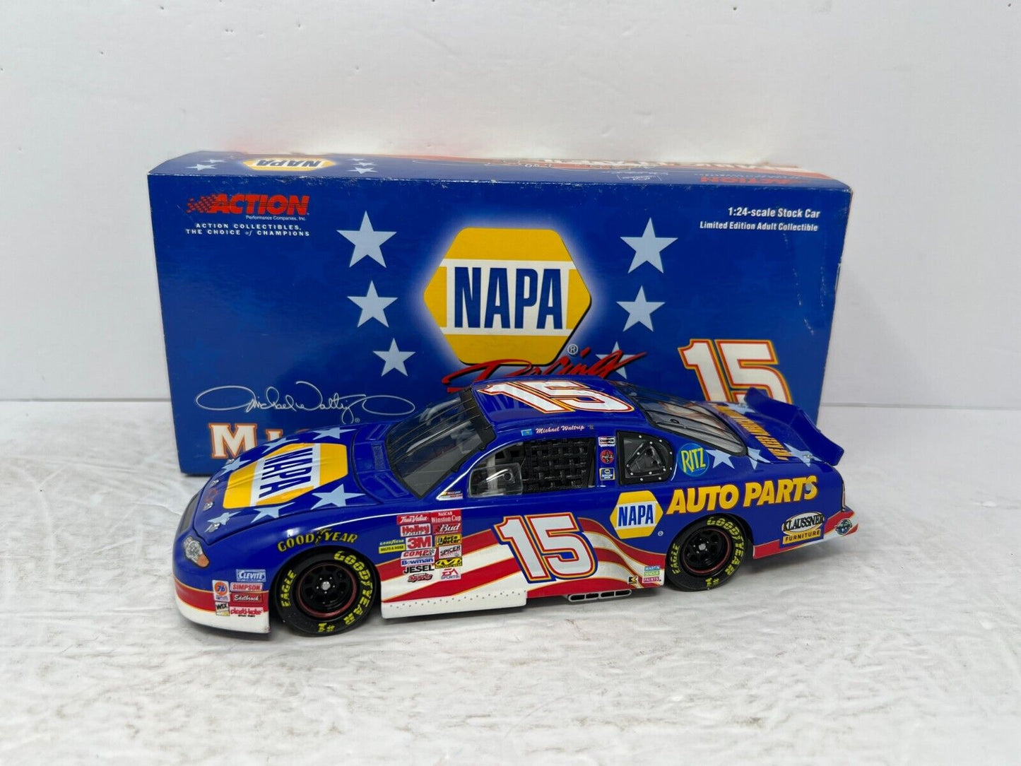 Action Nascar #15 Michael Waltrip NAPA Stars & Stripes 2001 Chevy 1:24 Diecast