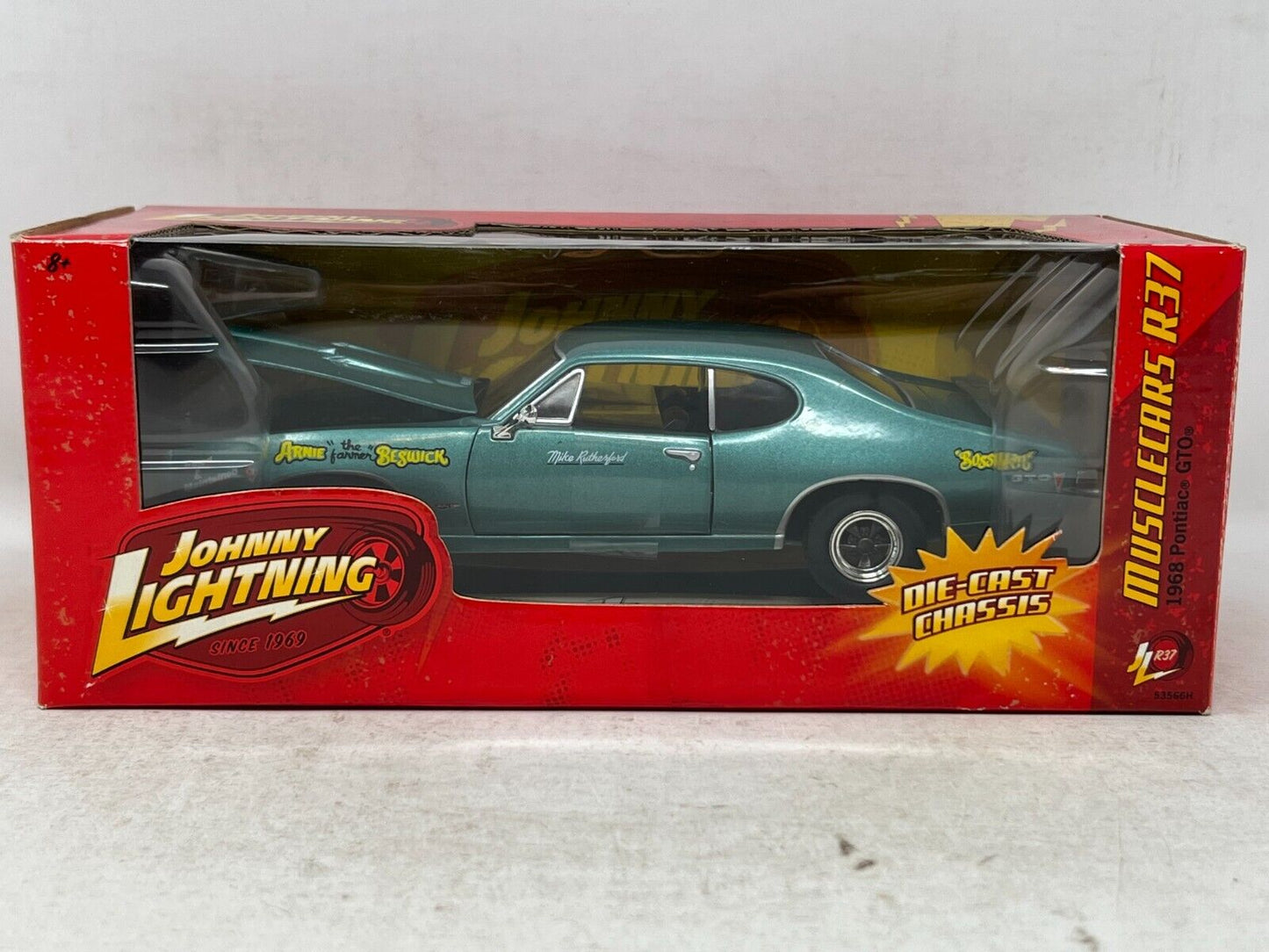 Johnny Lightning 1968 Pontiac GTO 1:24 Diecast