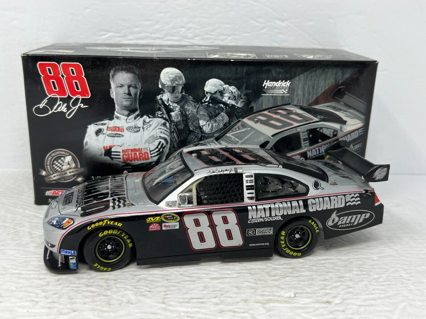 Action Nascar #88 Dale Earnhardt Jr. National Guard 3 Doors Down 1:24 Diecast